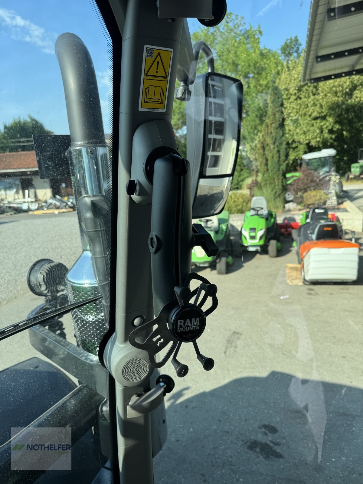 Traktor του τύπου Deutz-Fahr 6150.4 TTV Sondermodell 30 Jahre Agrotron, Neumaschine σε Pforzen (Φωτογραφία 21)