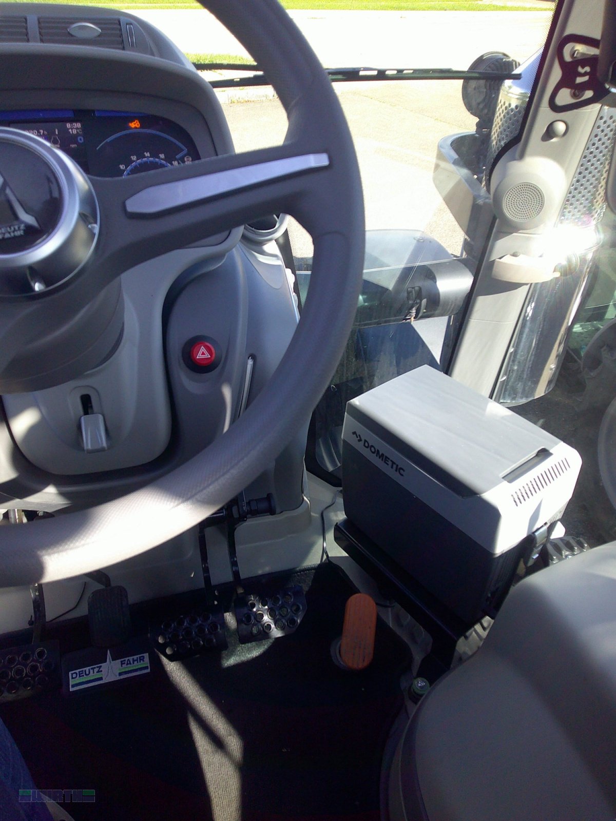 Traktor типа Deutz-Fahr 6150.4 TTV, stufenlos. jung gebraucht, mit Garantie, Preisgünstig, Gebrauchtmaschine в Buchdorf (Фотография 8)