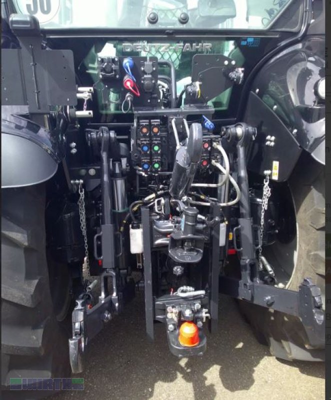 Traktor des Typs Deutz-Fahr 6150.4 TTV WARRIOR "Vorführschlapper" Black Deal Nachlass 5000 € im Nov., Neumaschine in Buchdorf (Bild 6)