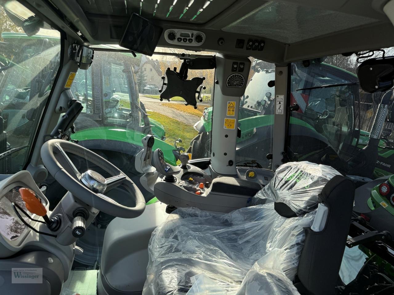 Traktor of the type Deutz-Fahr 6150.4 TTV, Neumaschine in Thalmässing (Picture 7)