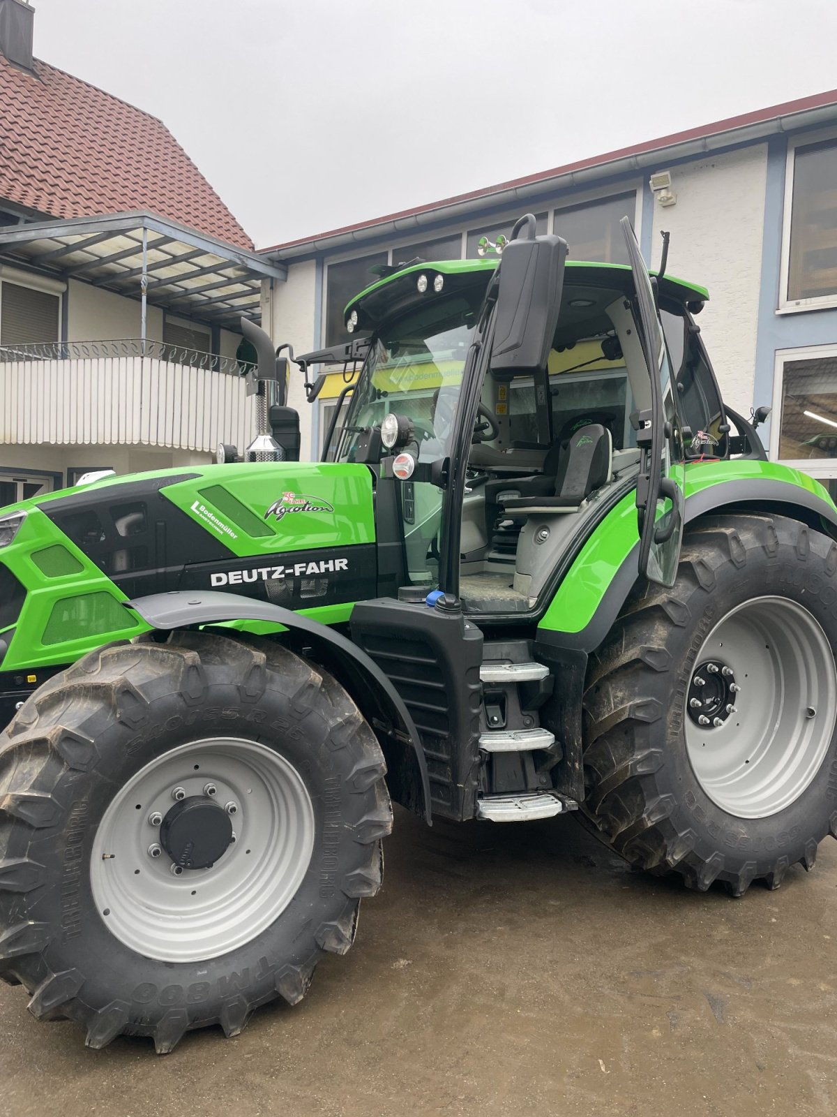 Traktor του τύπου Deutz-Fahr 6150.4 TTV, Gebrauchtmaschine σε Ochsenhausen (Φωτογραφία 6)