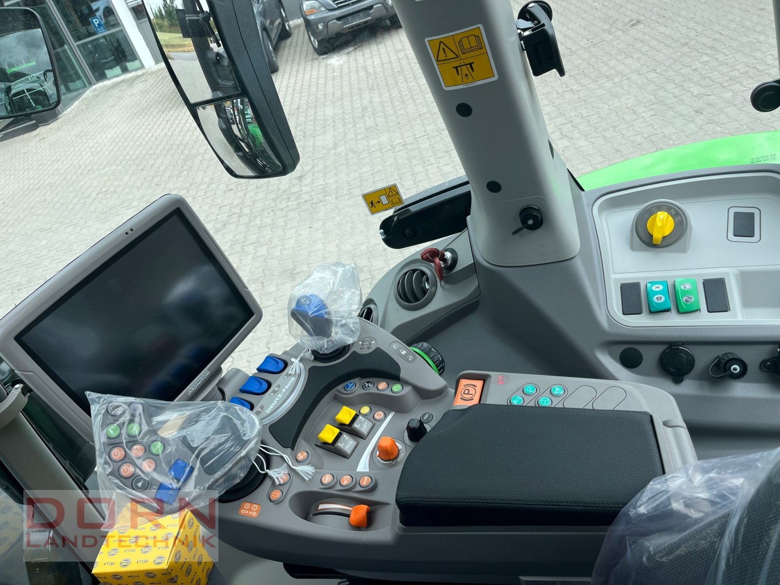 Traktor des Typs Deutz-Fahr 6150.4 TTV, Neumaschine in Bruckberg (Bild 7)