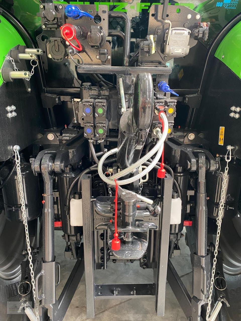 Traktor des Typs Deutz-Fahr 6150.4 TTV, Neumaschine in Eslohe–Bremke (Bild 6)