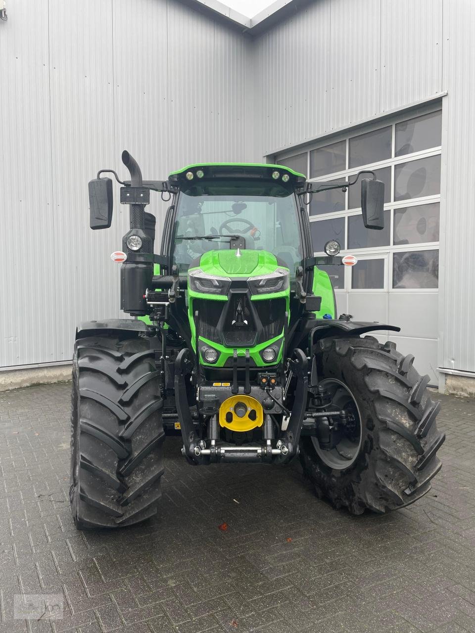 Traktor of the type Deutz-Fahr 6150.4 TTV, Neumaschine in Eslohe–Bremke (Picture 2)