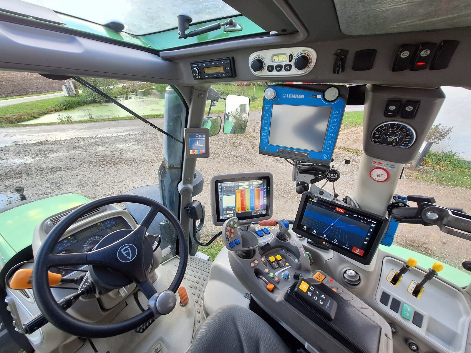 Traktor van het type Deutz-Fahr 6150.4 TTV, Gebrauchtmaschine in Parkstetten (Foto 3)