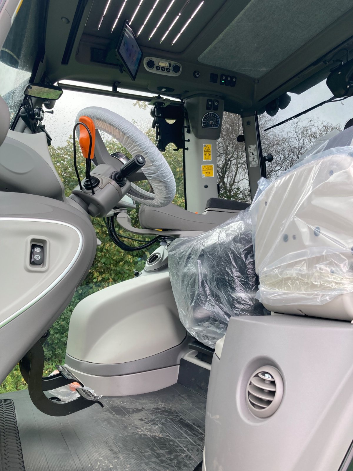 Traktor des Typs Deutz-Fahr 6150.4, Neumaschine in Jüterbog (Bild 7)