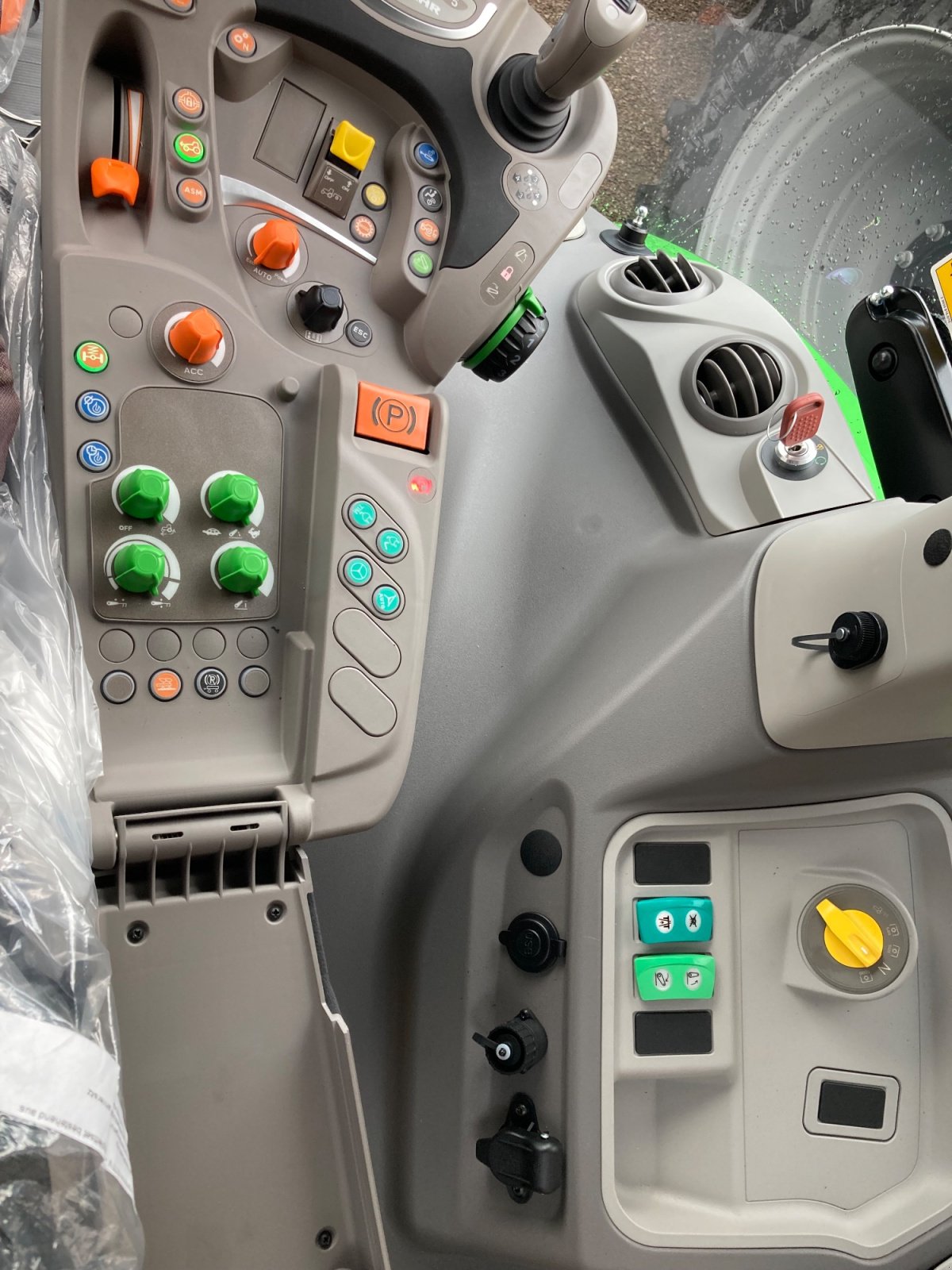 Traktor des Typs Deutz-Fahr 6150.4, Neumaschine in Jüterbog (Bild 8)