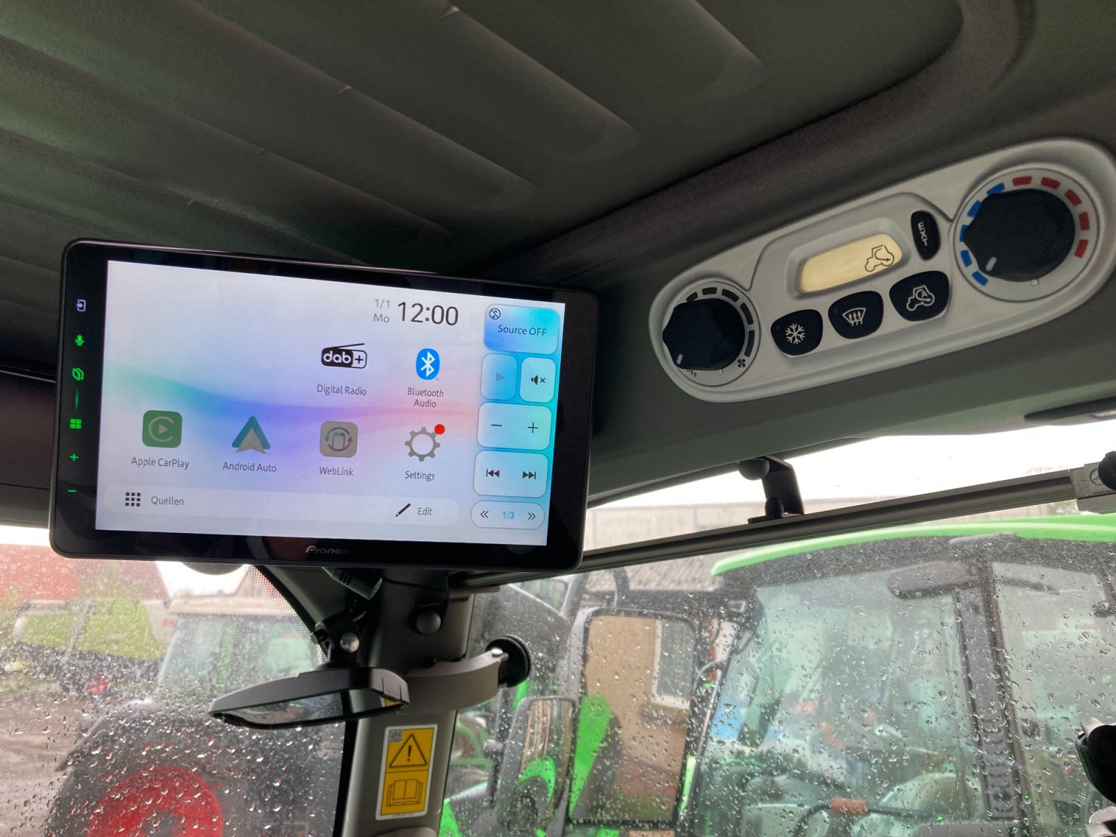 Traktor des Typs Deutz-Fahr 6150.4, Neumaschine in Jüterbog (Bild 11)