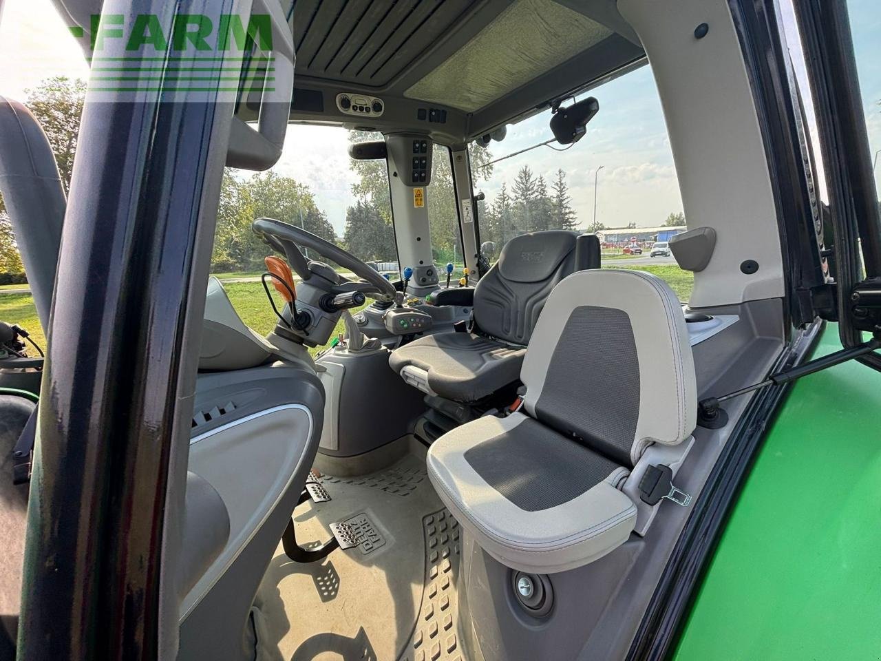 Traktor van het type Deutz-Fahr 6155 Agrotron, Gebrauchtmaschine in Hamburg (Foto 17)