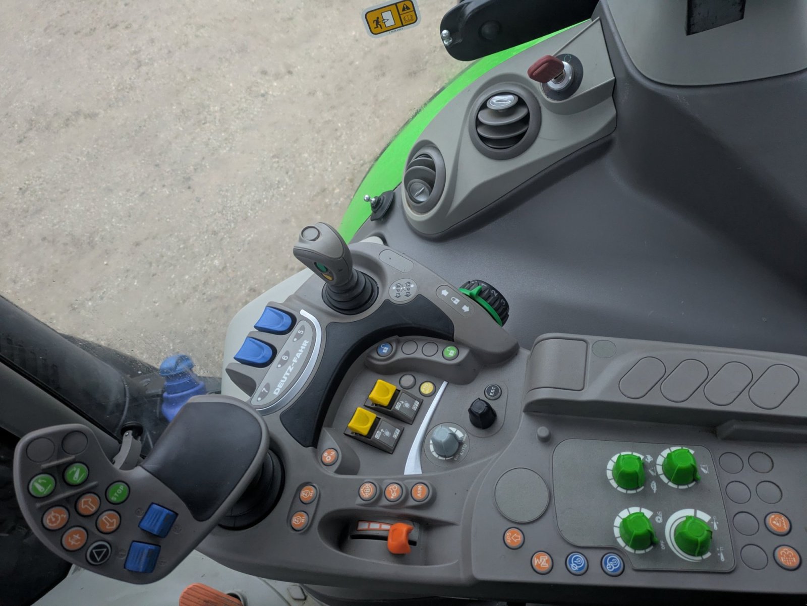 Traktor des Typs Deutz-Fahr 6155 RC Shift, Gebrauchtmaschine in Scheyern (Bild 11)