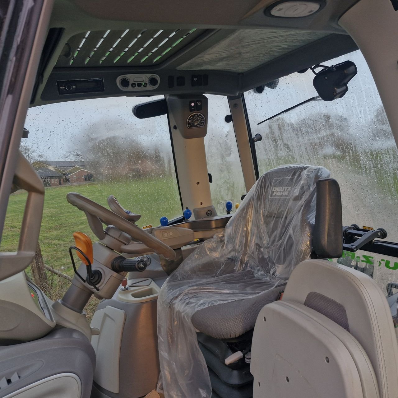 Traktor типа Deutz-Fahr 6155.4 RC Shift, Gebrauchtmaschine в Daarle (Фотография 8)