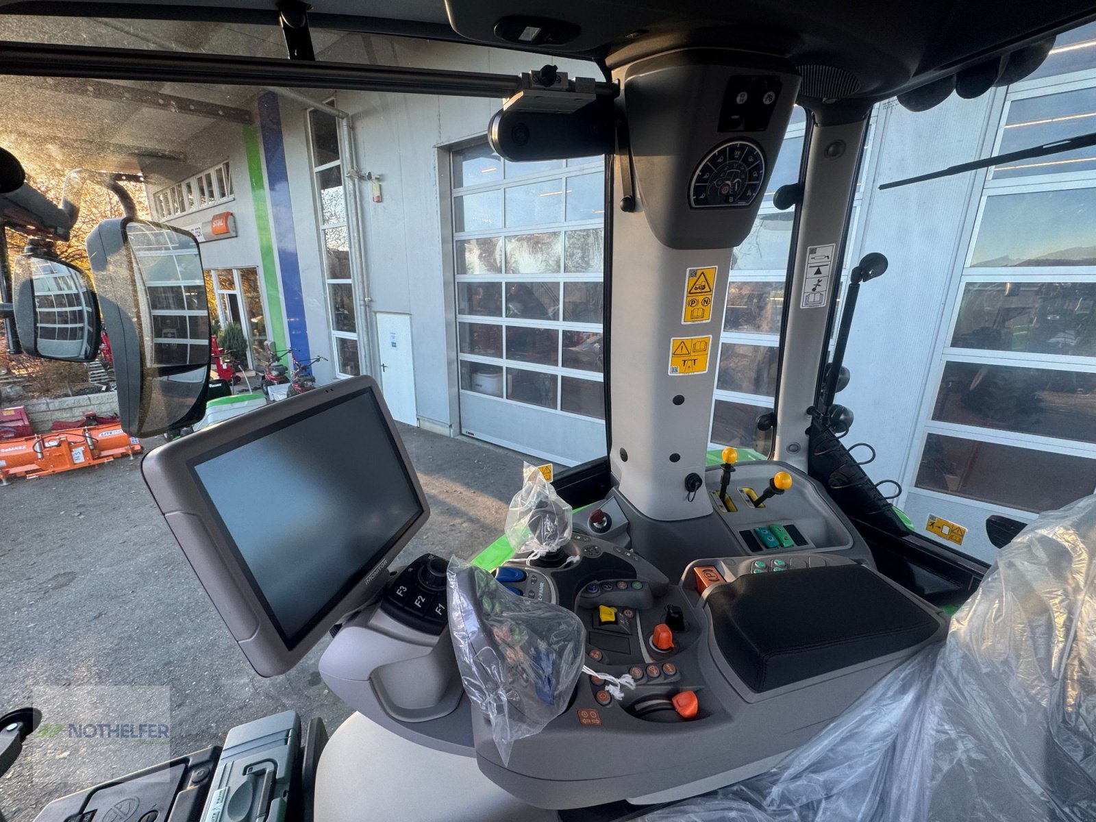 Traktor of the type Deutz-Fahr 6160 Agrotron TTV Warrior, Neumaschine in Pforzen (Picture 15)