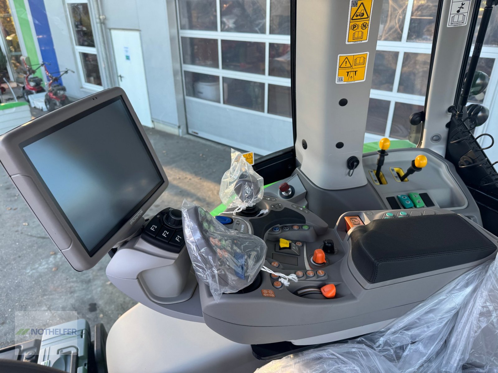 Traktor of the type Deutz-Fahr 6160 Agrotron TTV Warrior, Neumaschine in Pforzen (Picture 17)