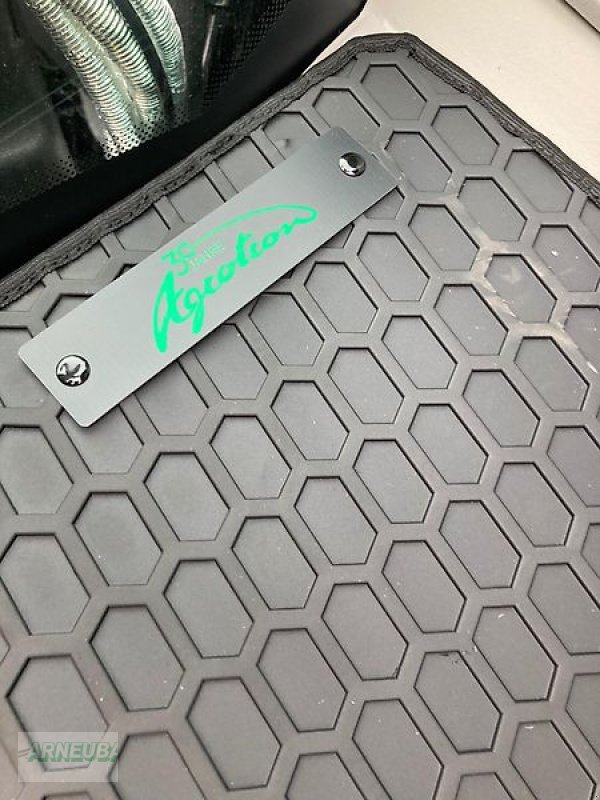 Traktor of the type Deutz-Fahr 6160 Power Shift 30 Jahre Agrotron, Neumaschine in Schlettau (Picture 15)