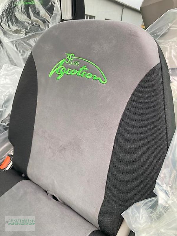 Traktor of the type Deutz-Fahr 6160 Power Shift 30 Jahre Agrotron, Neumaschine in Schlettau (Picture 10)