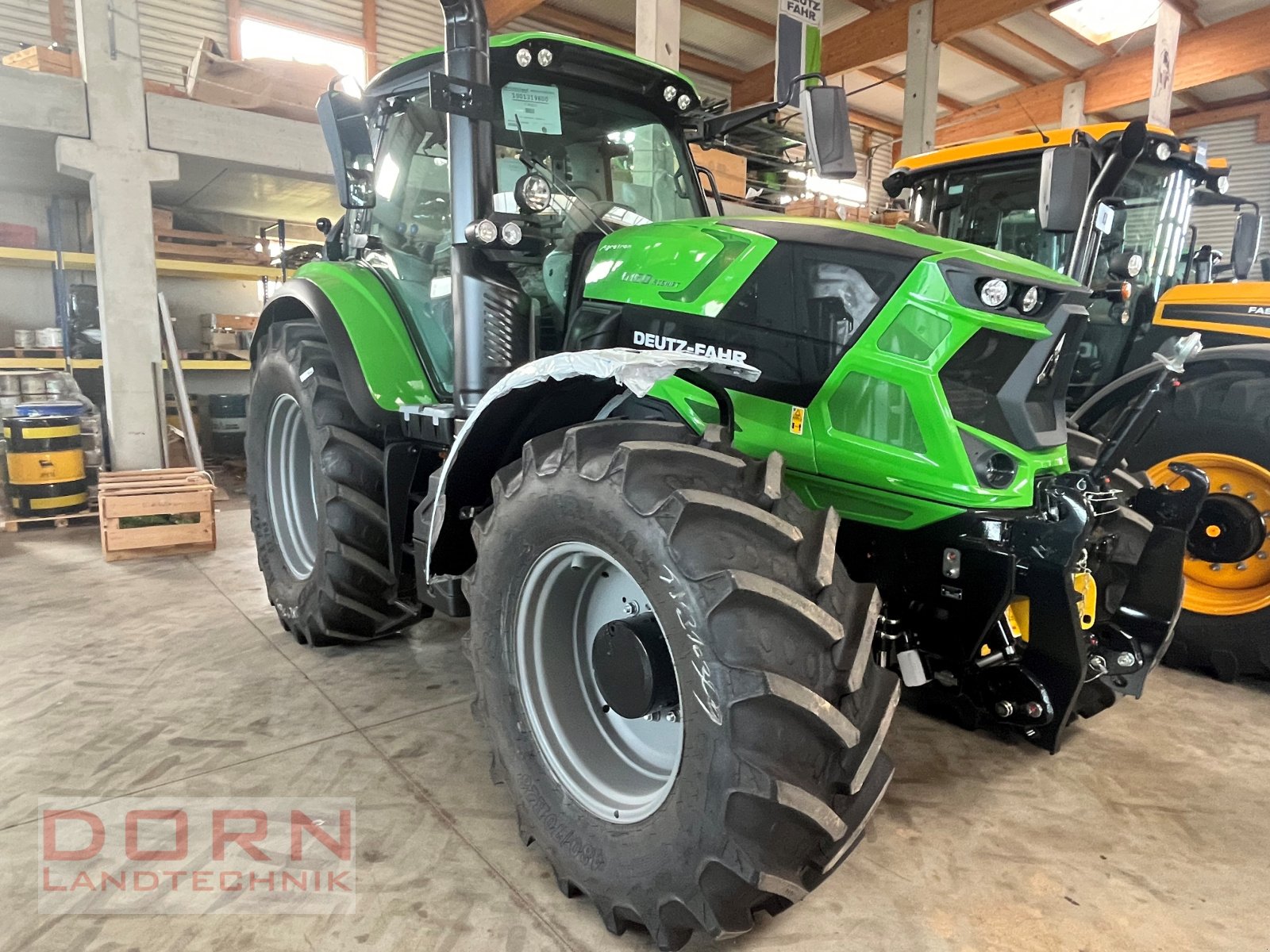 Traktor des Typs Deutz-Fahr 6160 RC, Neumaschine in Bruckberg (Bild 1)