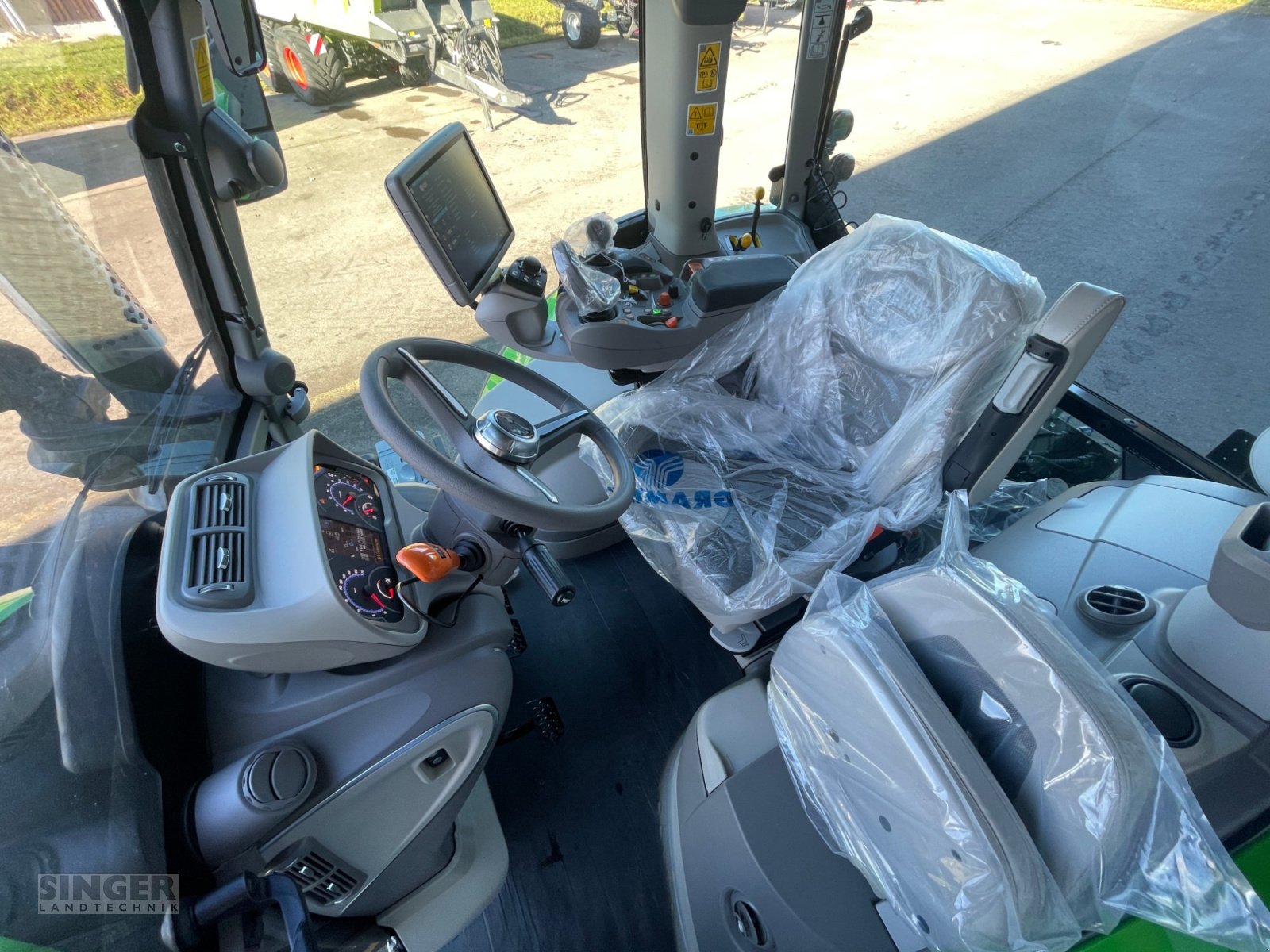 Traktor типа Deutz-Fahr 6160 TTV Agrotron Warrior, Neumaschine в Ebenhofen (Фотография 10)