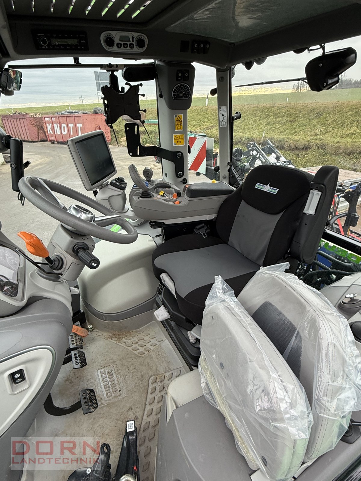 Traktor of the type Deutz-Fahr 6160.4 TTV, Neumaschine in Bruckberg (Picture 5)