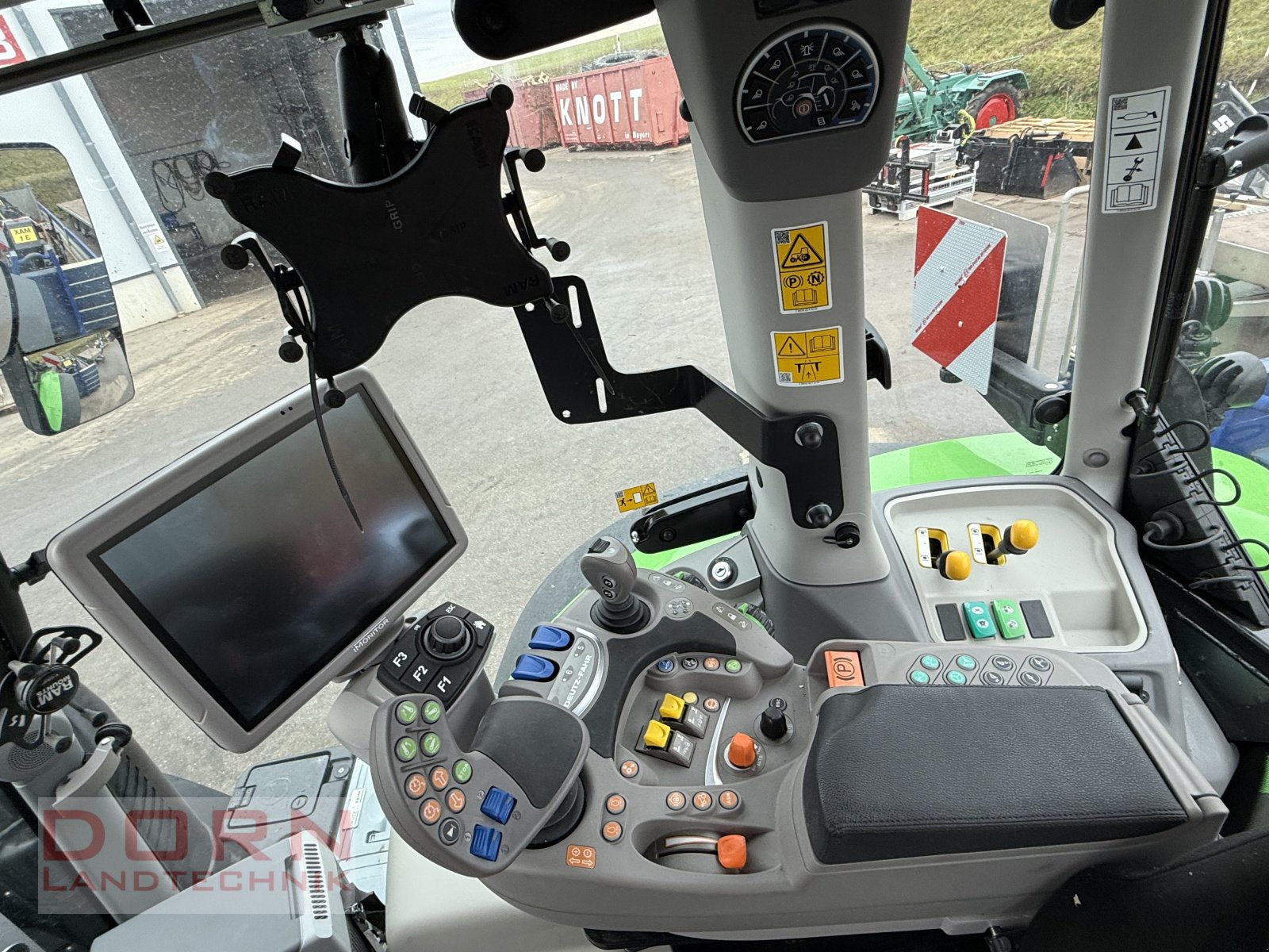 Traktor of the type Deutz-Fahr 6160.4 TTV, Neumaschine in Bruckberg (Picture 6)