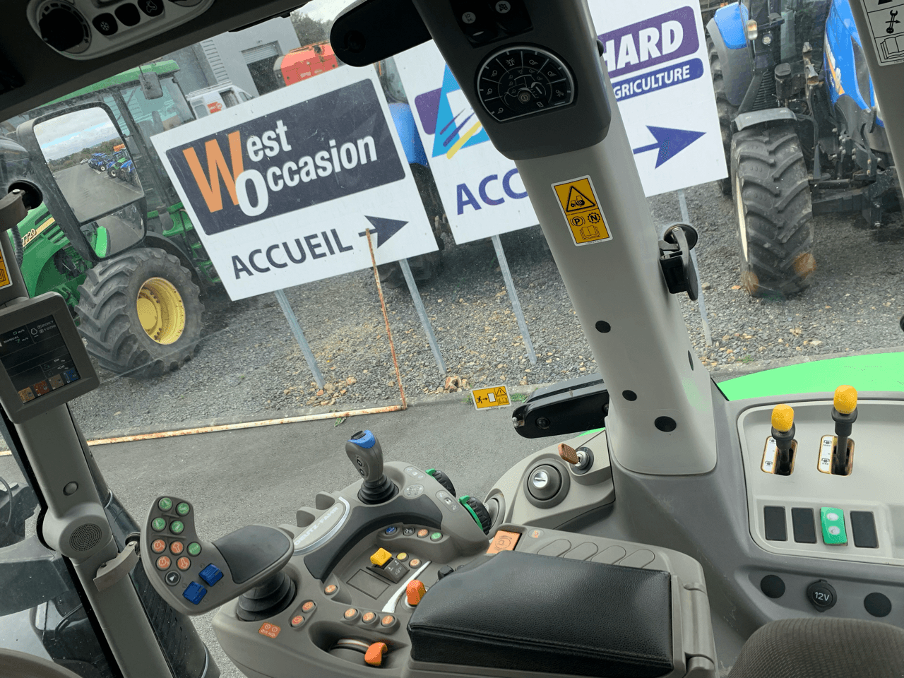 Traktor tip Deutz-Fahr 6165 AGROTRON, Gebrauchtmaschine in CINTHEAUX (Poză 8)