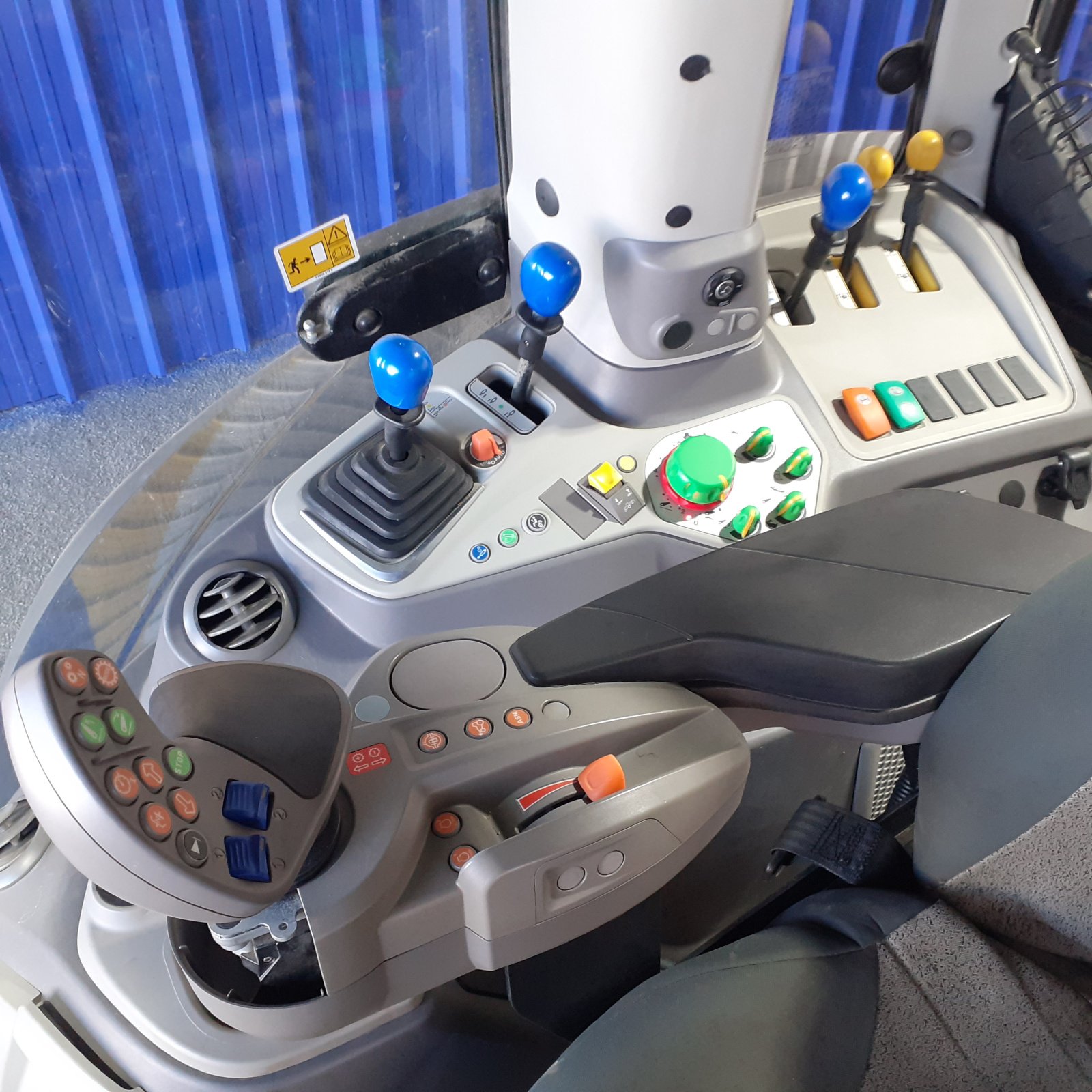 Traktor van het type Deutz-Fahr 6165, Gebrauchtmaschine in HERLIN LE SEC (Foto 8)