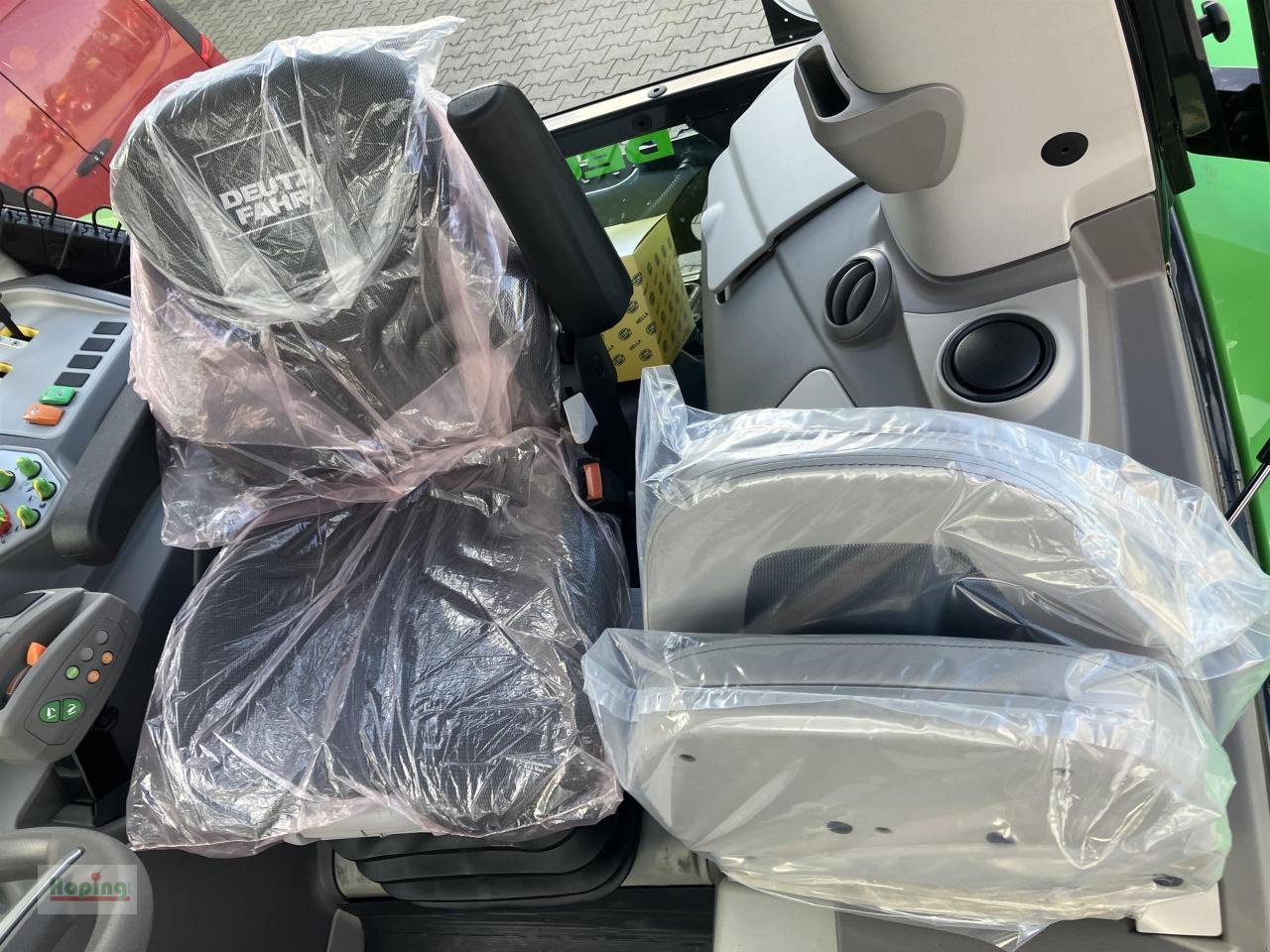 Traktor des Typs Deutz-Fahr 6170 Schalter, Neumaschine in Bakum (Bild 13)