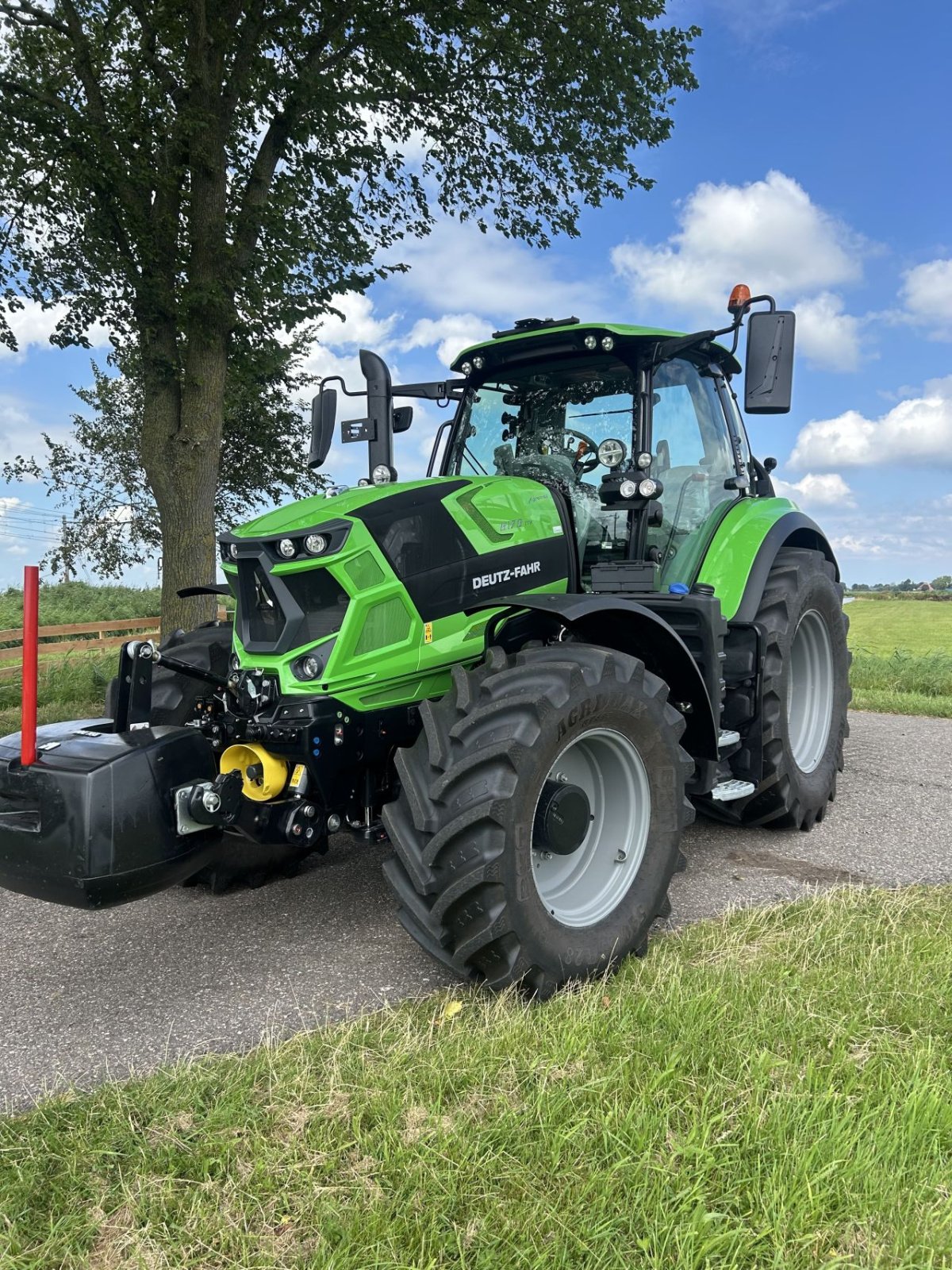 Traktor des Typs Deutz-Fahr 6170 TTV, Neumaschine in Kwadijk (Bild 1)