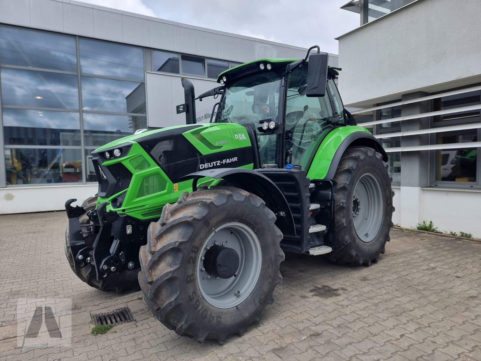 Traktor του τύπου Deutz-Fahr 6180 Agrotron TTV, Gebrauchtmaschine σε Regensburg (Φωτογραφία 1)