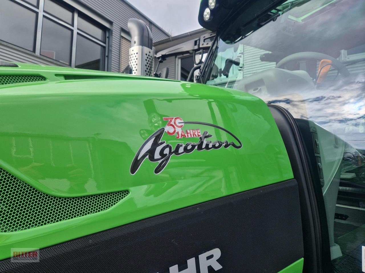 Traktor of the type Deutz-Fahr 6180 TTV, Neumaschine in Zell a. H. (Picture 7)