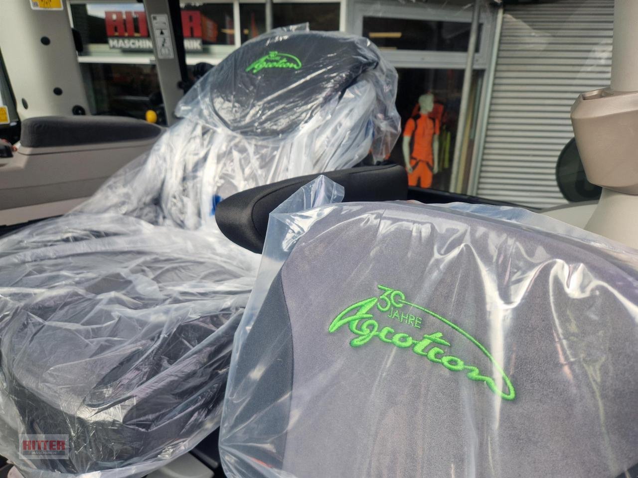 Traktor of the type Deutz-Fahr 6180 TTV, Neumaschine in Zell a. H. (Picture 8)