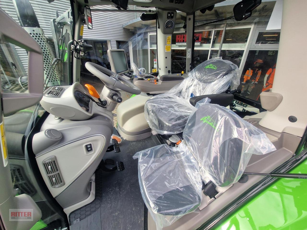 Traktor of the type Deutz-Fahr 6180 TTV, Neumaschine in Zell a. H. (Picture 14)