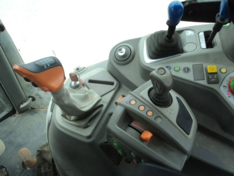 Traktor des Typs Deutz-Fahr 6205 POWERSHIFT, Gebrauchtmaschine in MOULLE (Bild 9)