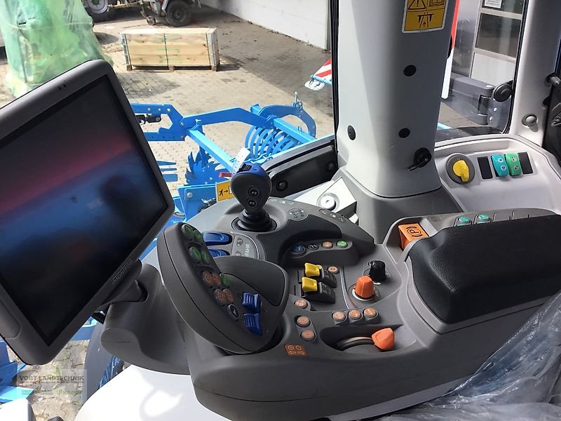 Traktor des Typs Deutz-Fahr 6210 Agrotron TTV Warrior, Neumaschine in Bodenkirchen (Bild 6)