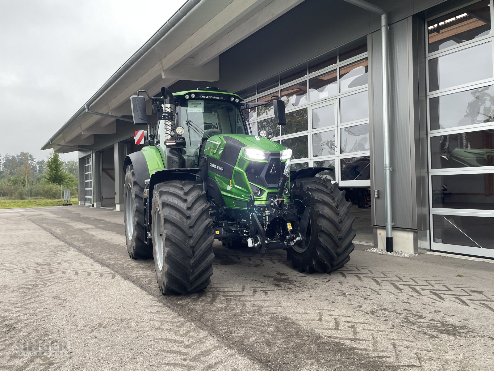 Traktor des Typs Deutz-Fahr 6210 TTV Agrotron Warrior, Neumaschine in Ebenhofen (Bild 2)