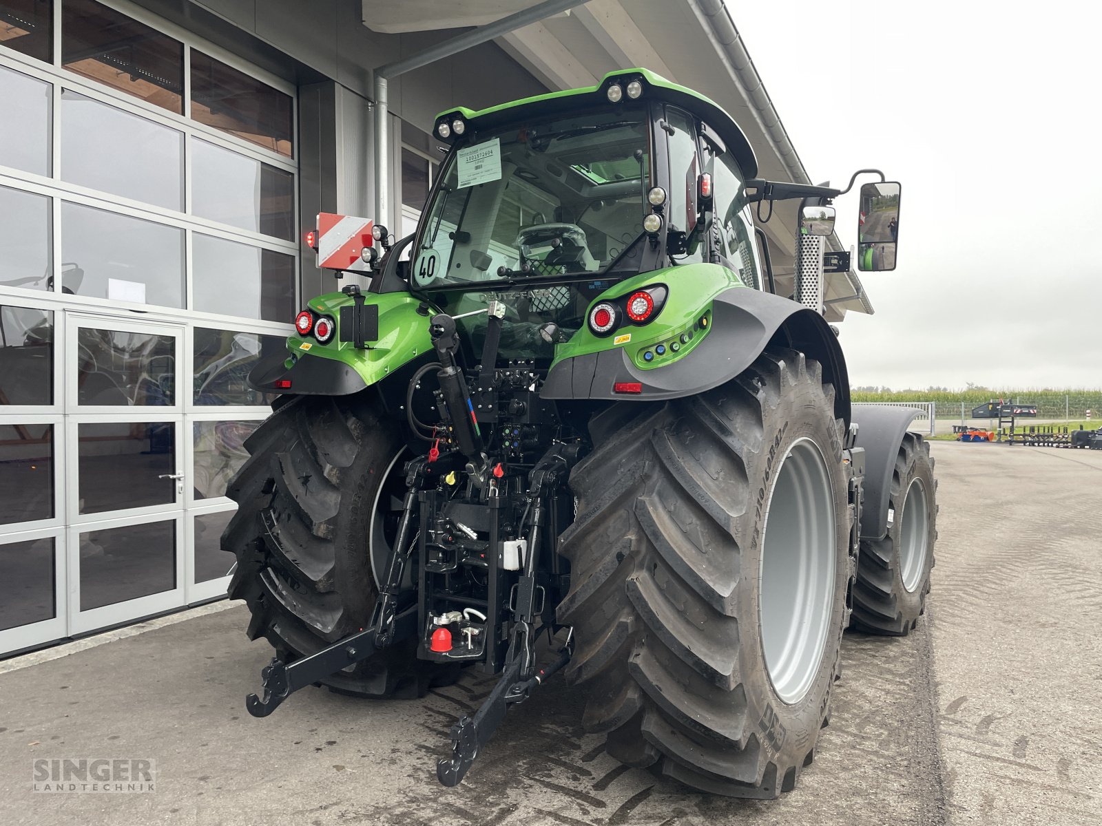 Traktor des Typs Deutz-Fahr 6210 TTV Agrotron Warrior, Neumaschine in Ebenhofen (Bild 7)