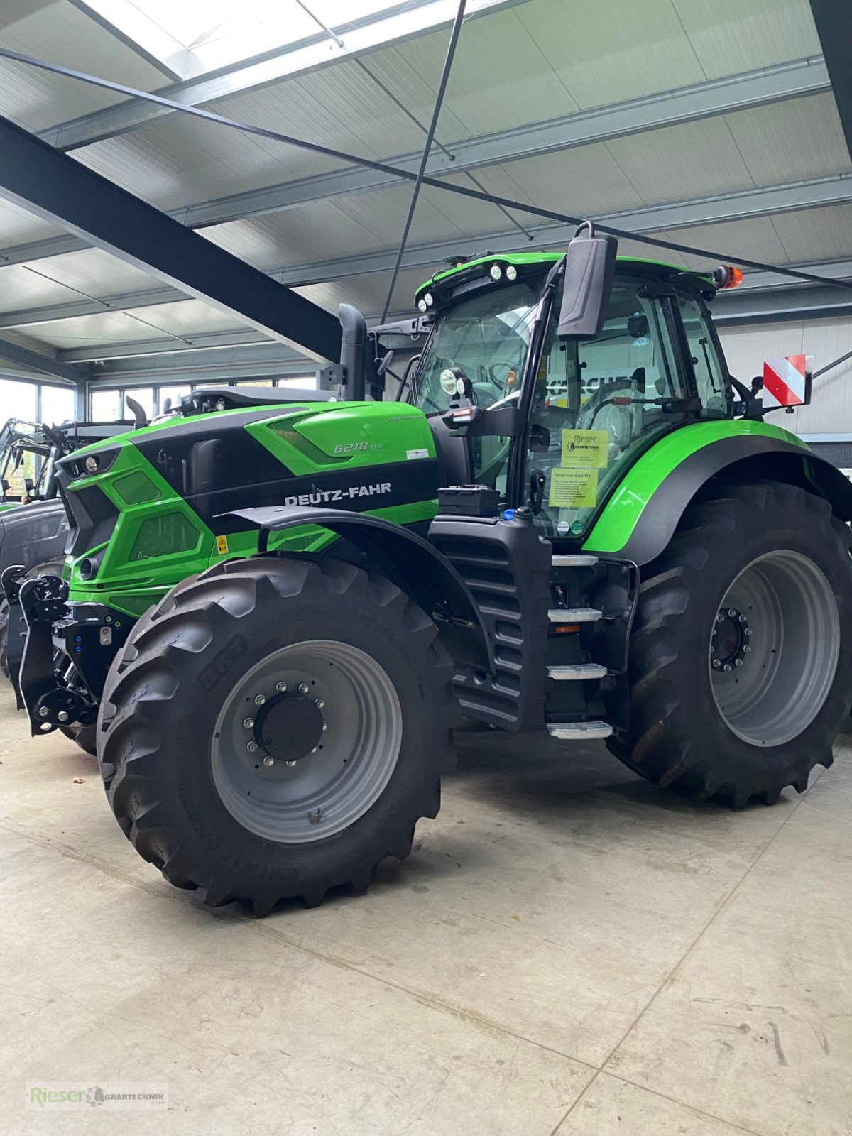 Traktor des Typs Deutz-Fahr 6210 TTV, Finanzierung möglich, Neumaschine in Nördlingen (Bild 2)