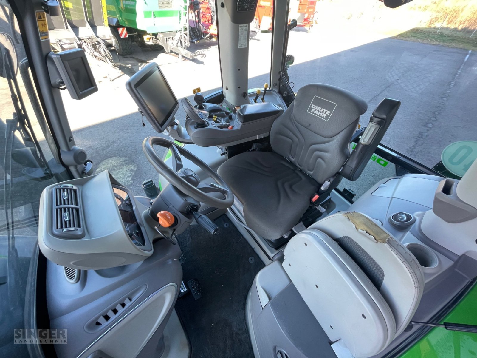 Traktor des Typs Deutz-Fahr 6215 TTV Agrotron *Neuer Motor*, Gebrauchtmaschine in Ebenhofen (Bild 10)