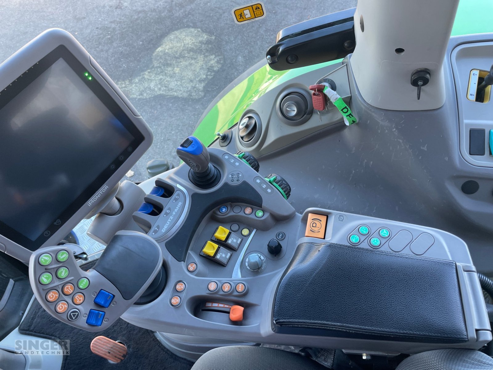 Traktor des Typs Deutz-Fahr 6215 TTV Agrotron *Neuer Motor*, Gebrauchtmaschine in Ebenhofen (Bild 11)