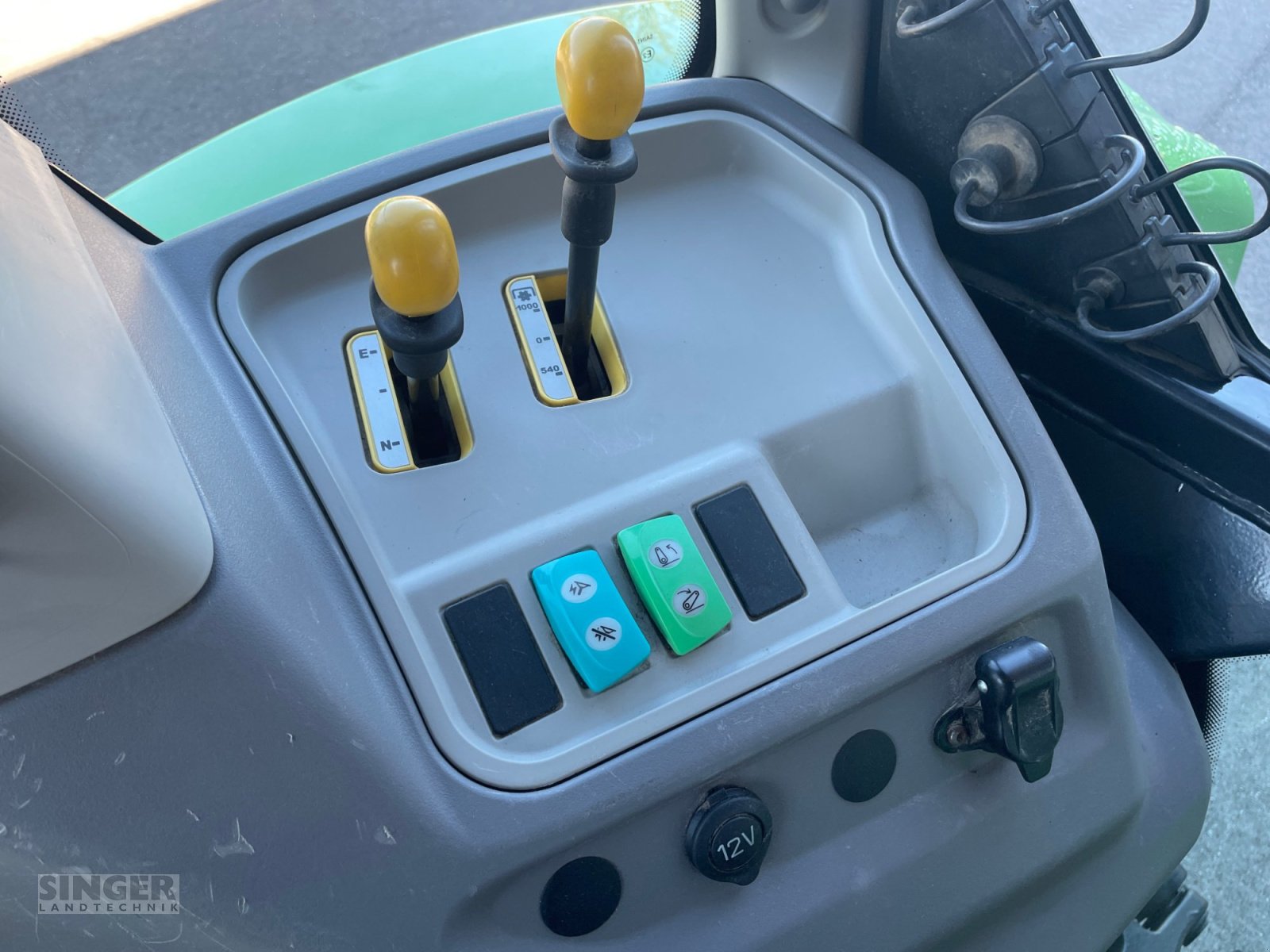 Traktor des Typs Deutz-Fahr 6215 TTV Agrotron *Neuer Motor*, Gebrauchtmaschine in Ebenhofen (Bild 12)