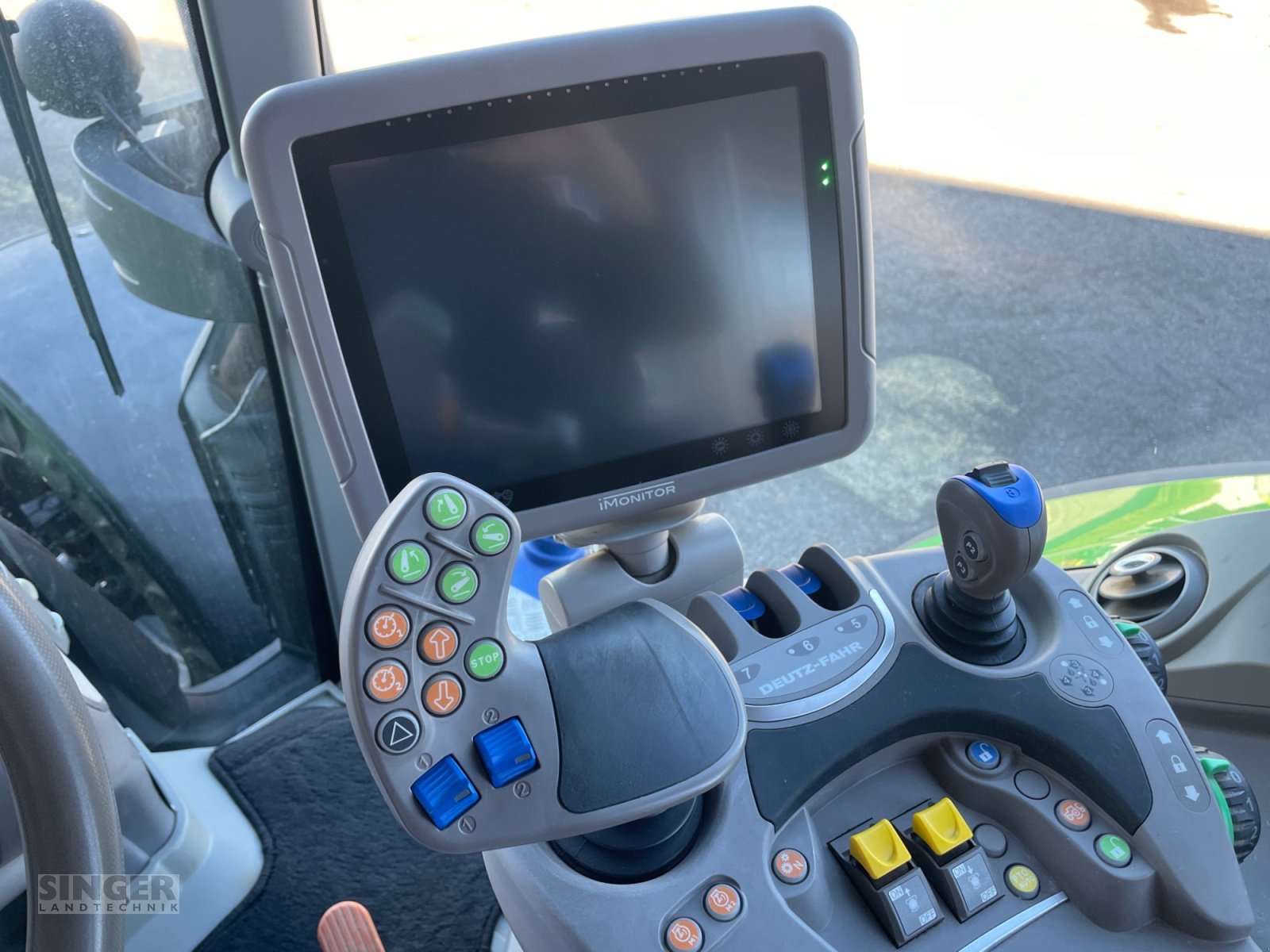 Traktor des Typs Deutz-Fahr 6215 TTV Agrotron *Neuer Motor*, Gebrauchtmaschine in Ebenhofen (Bild 14)