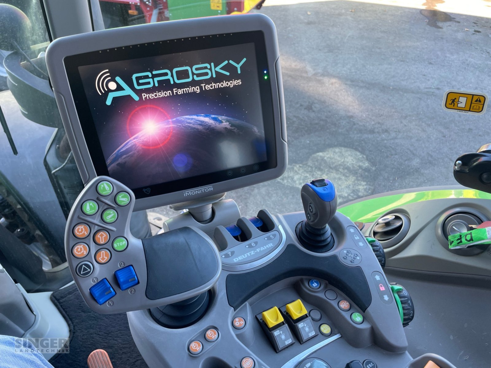 Traktor des Typs Deutz-Fahr 6215 TTV Agrotron *Neuer Motor*, Gebrauchtmaschine in Ebenhofen (Bild 16)