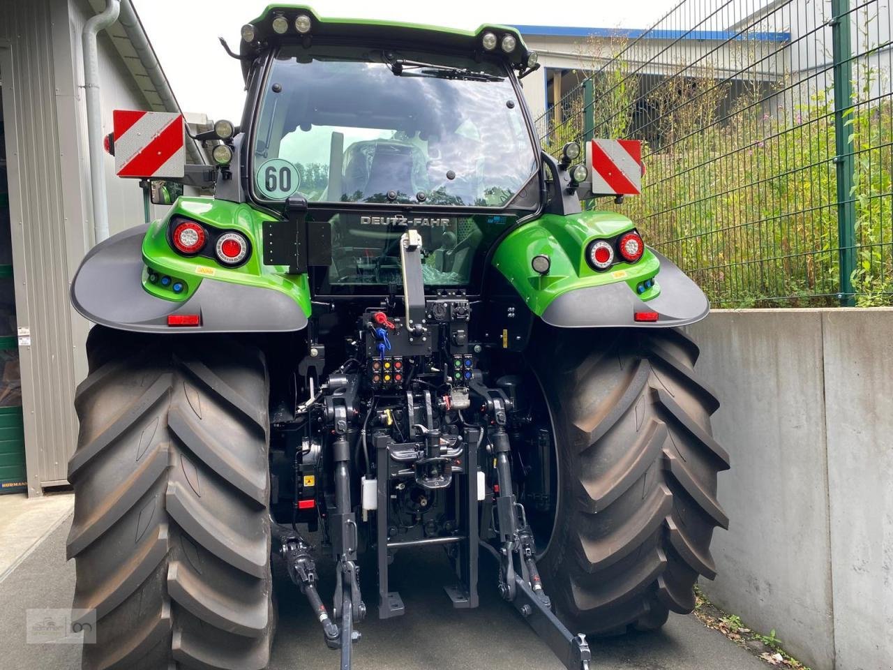 Traktor des Typs Deutz-Fahr 6230 Agrotron TTV, Neumaschine in Eslohe–Bremke (Bild 3)