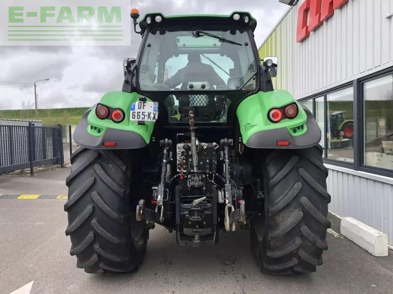 Traktor van het type Deutz-Fahr 7250 ttv, Gebrauchtmaschine in BLENDECQUES (Foto 6)