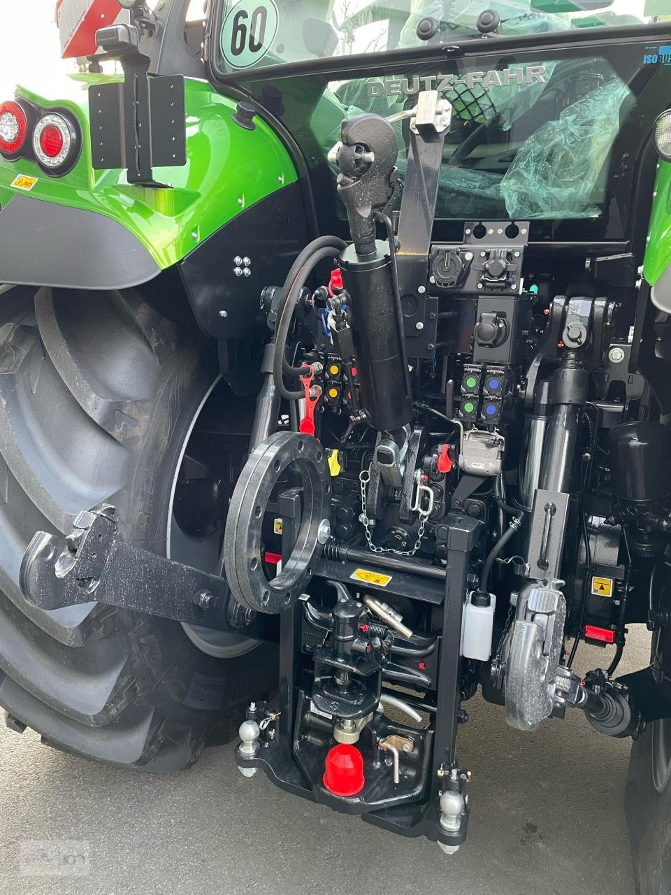 Traktor des Typs Deutz-Fahr 7250 TTV, Neumaschine in Eslohe–Bremke (Bild 7)