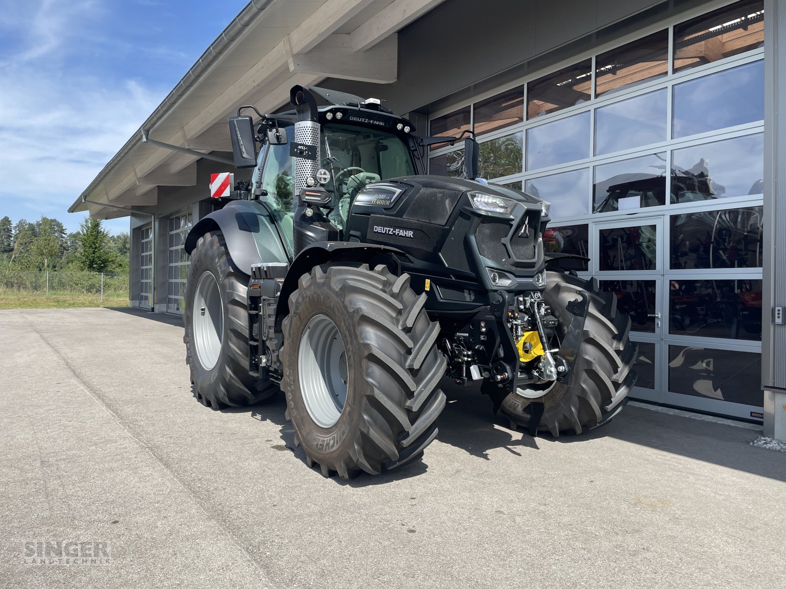 Traktor des Typs Deutz-Fahr 8280 Agrotron TTV Warrior, Neumaschine in Ebenhofen (Bild 2)