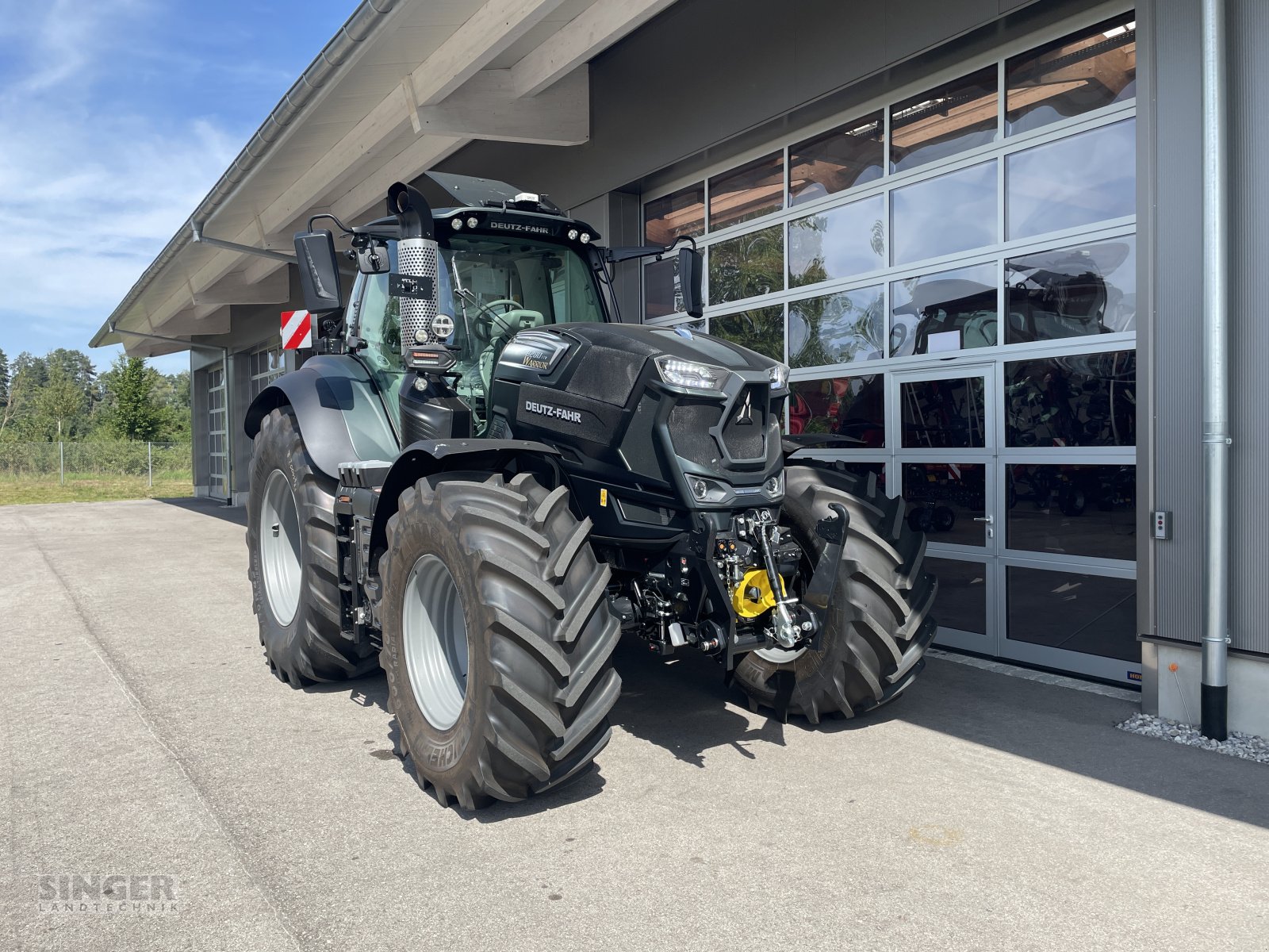 Traktor des Typs Deutz-Fahr 8280 Agrotron TTV Warrior, Neumaschine in Ebenhofen (Bild 3)