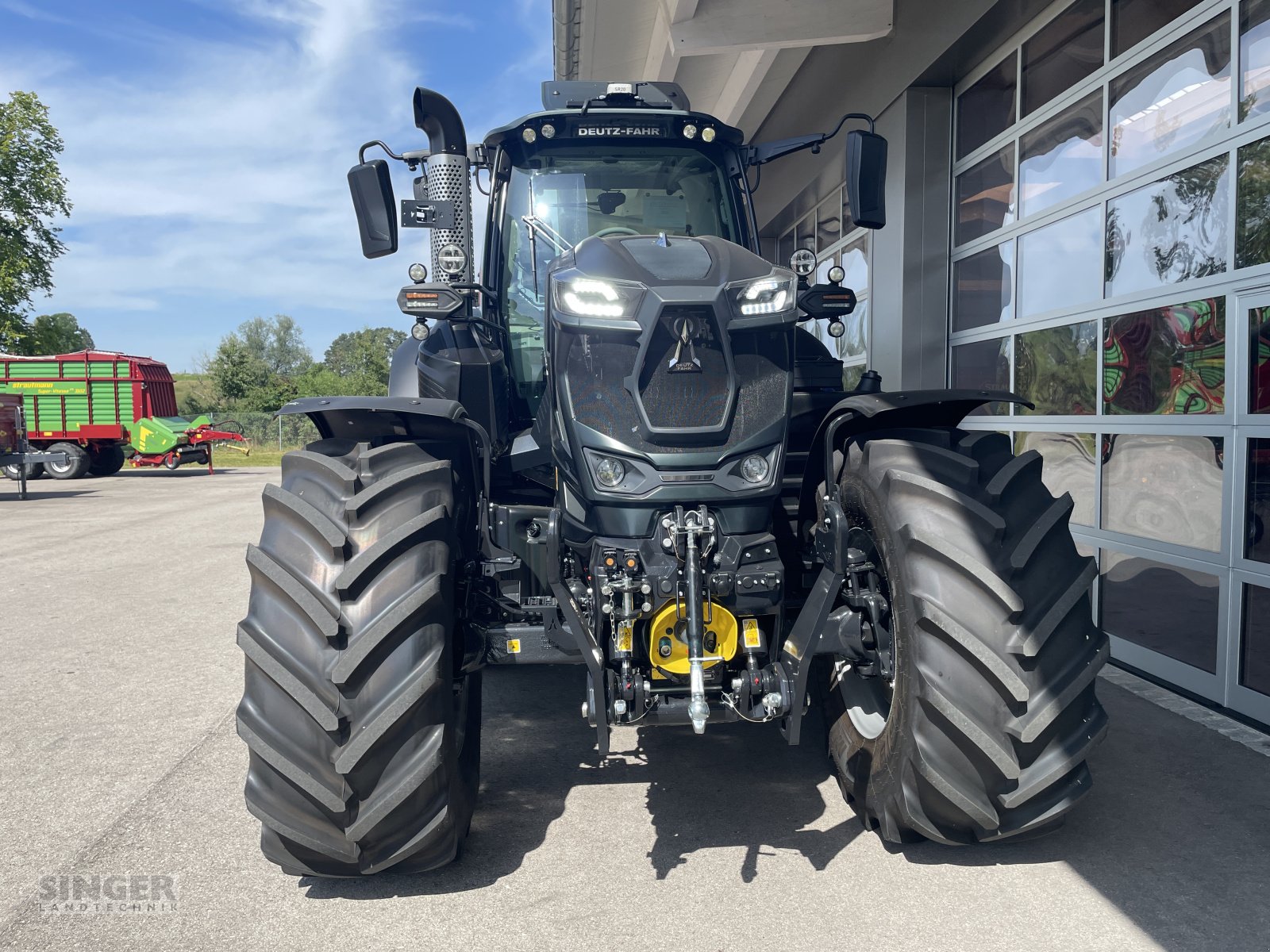 Traktor des Typs Deutz-Fahr 8280 Agrotron TTV Warrior, Neumaschine in Ebenhofen (Bild 4)