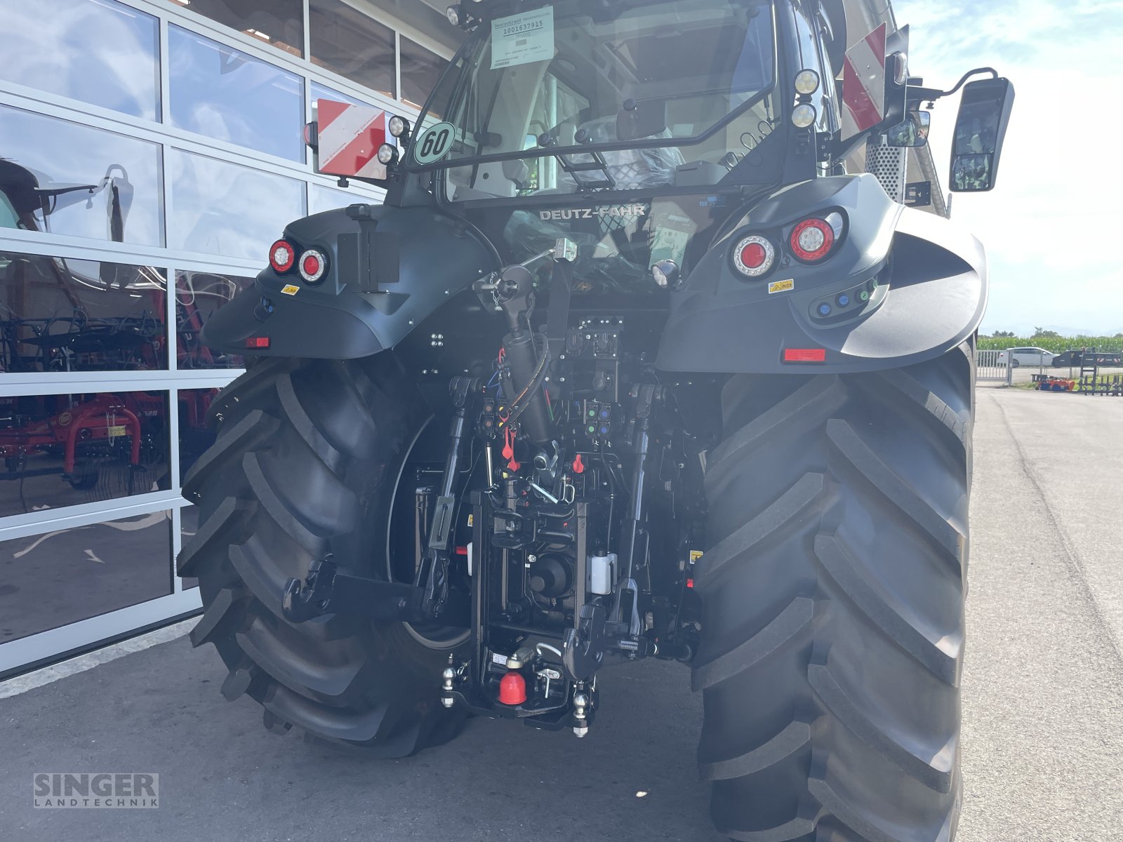 Traktor des Typs Deutz-Fahr 8280 Agrotron TTV Warrior, Neumaschine in Ebenhofen (Bild 7)