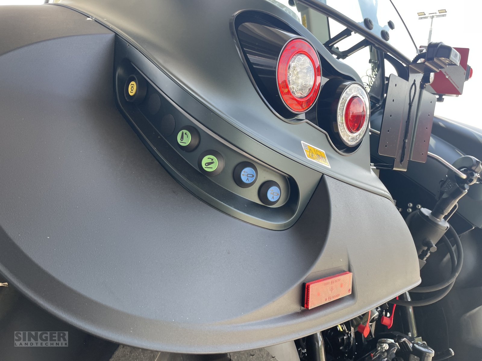 Traktor des Typs Deutz-Fahr 8280 Agrotron TTV Warrior, Neumaschine in Ebenhofen (Bild 8)