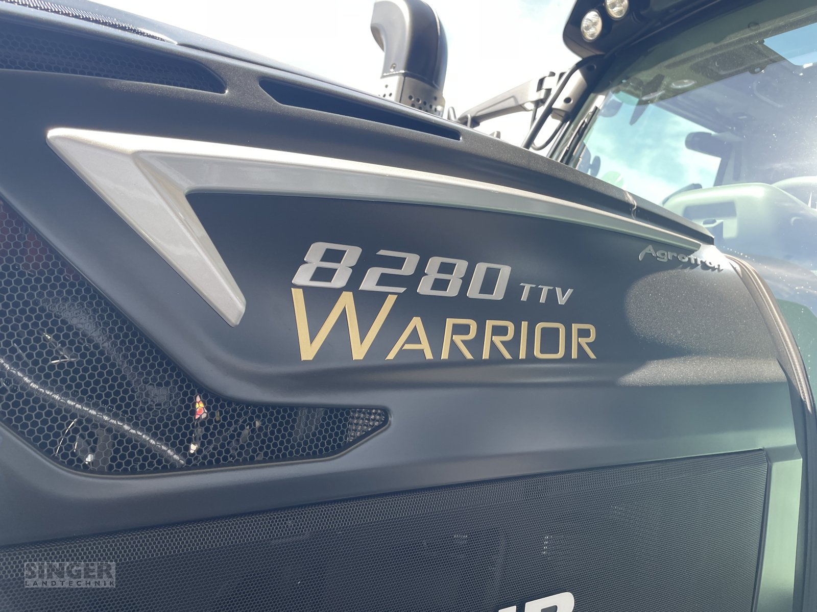 Traktor des Typs Deutz-Fahr 8280 Agrotron TTV Warrior, Neumaschine in Ebenhofen (Bild 10)